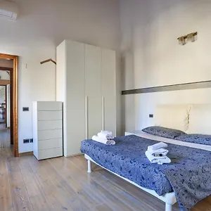Uffizi Ii In Florence-hosted By Sweetstay , Firenze Italia